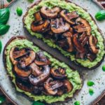 Тост с авокадо и шампиньонами: рецепт от диетолога