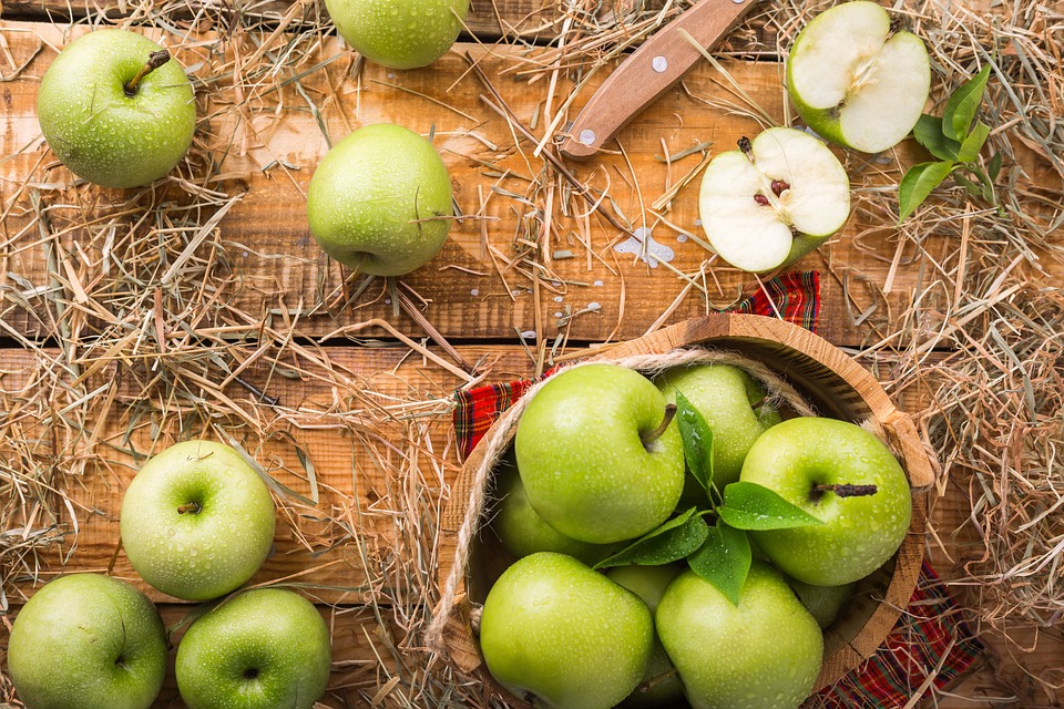 Запеченные яблоки с корицей и медом: диетический десерт от Юлии Панковой
