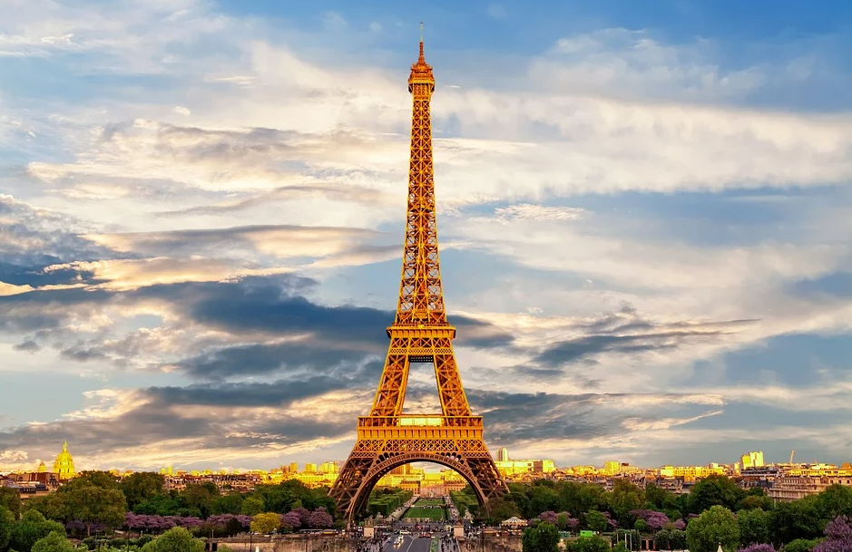 фото башни в париже
